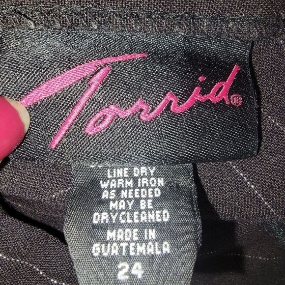 Torrid Vintage black A-line knee length skirt size 24 - Picture 6 of 7